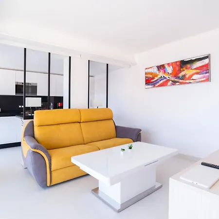 Apartment 1-br Sea View Terrace & Parking