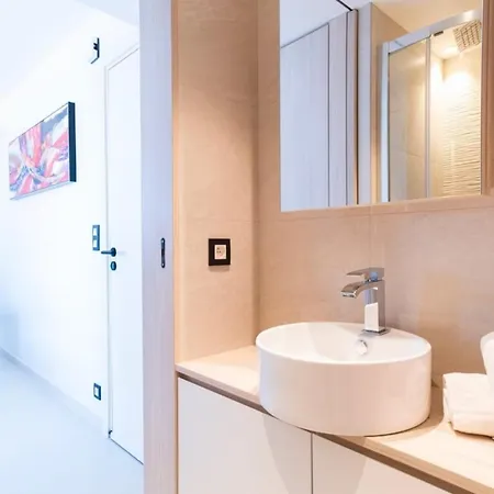 1-br Sea View Terrace & Parking