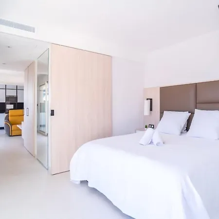 1-br Sea View Terrace & Parking Apartman