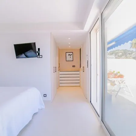 Apartman 1-br Sea View Terrace & Parking