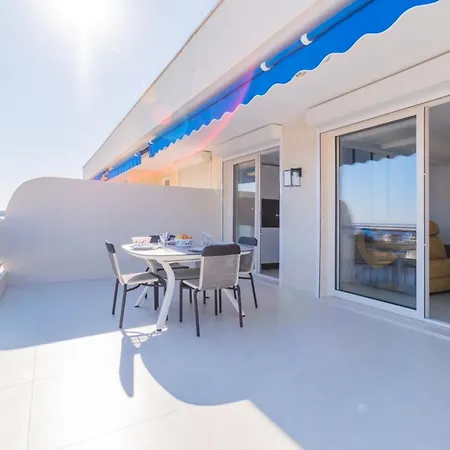 1-br Sea View Terrace & Parking Apartman