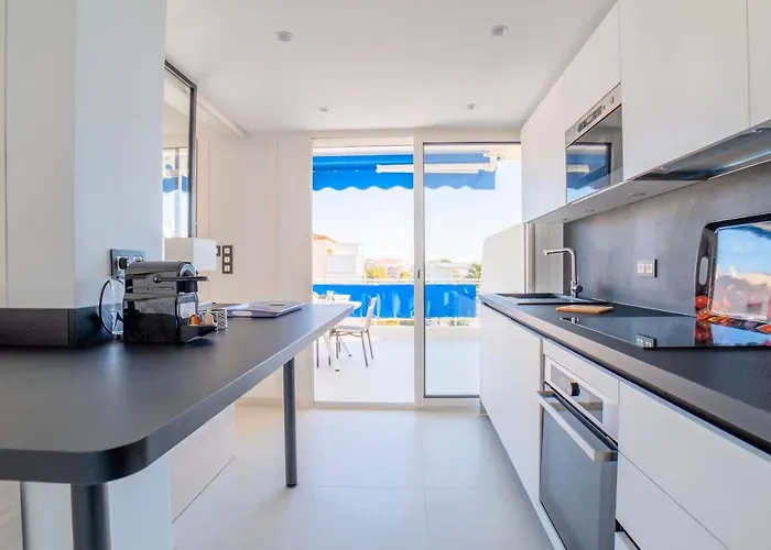 1-br Sea View Terrace & Parking