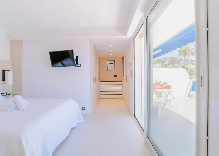 1-br Sea View Terrace & Parking شقة *