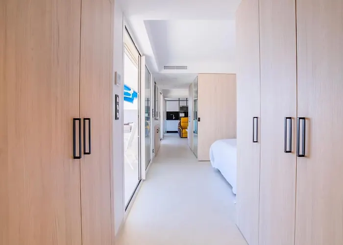 1-br Sea View Terrace & Parking شقة كان