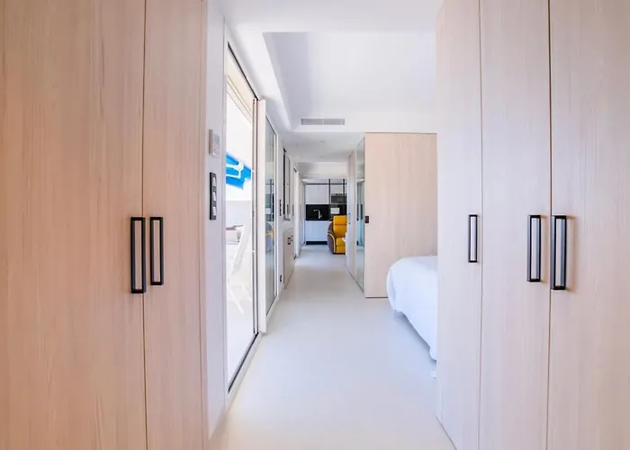 1-br Sea View Terrace & Parking شقة كان