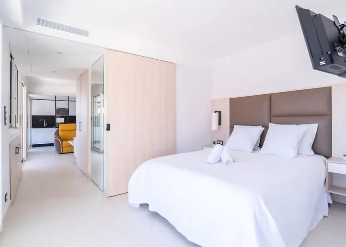 1-br Sea View Terrace & Parking شقة