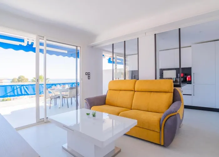 1-br Sea View Terrace & Parking شقة