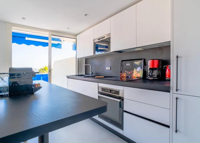 شقة 1-br Sea View Terrace & Parking كان