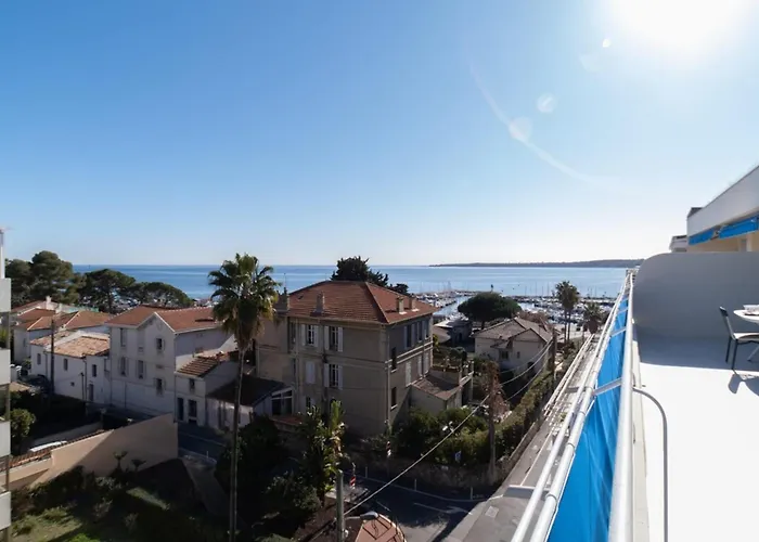 1-br Sea View Terrace & Parking * كان