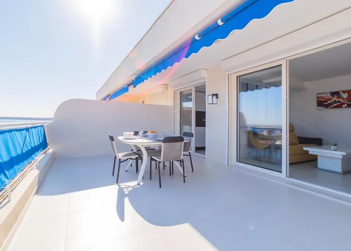 1-br Sea View Terrace & Parking شقة