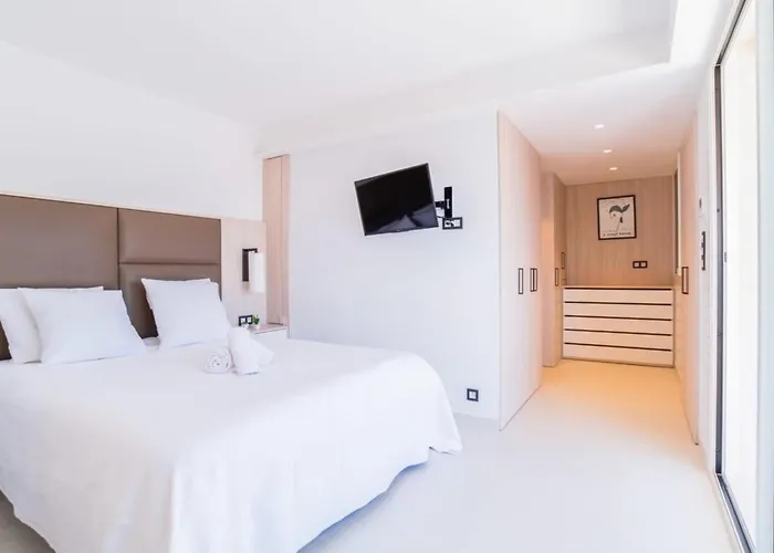 1-br Sea View Terrace & Parking شقة *