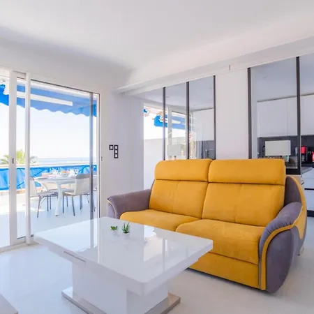 1-br Sea View Terrace & Parking Апартаменты